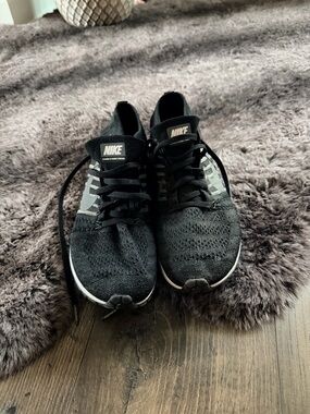Nike Women’s Black Road Racing Knit Athletic Sneakers with White Accents